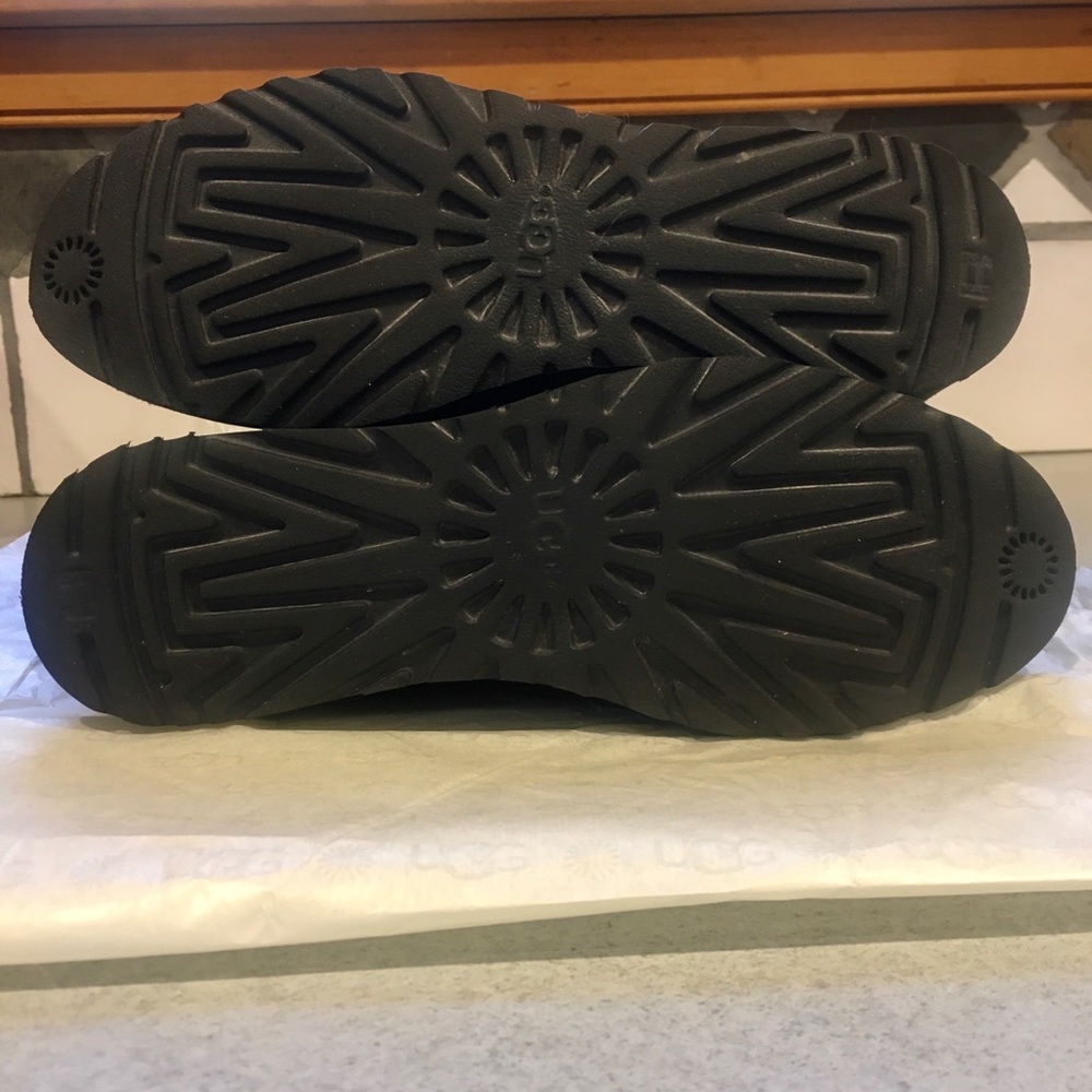 ❤️UGG ARIELLA LUXE DIAMOND TREADLITE BLACK EUC - Picture 16 of 16